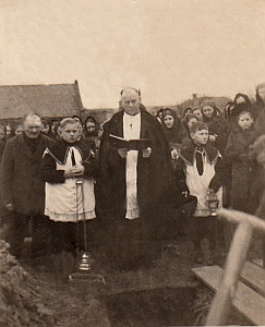 P. Richard Henkes SAC během pohřbu